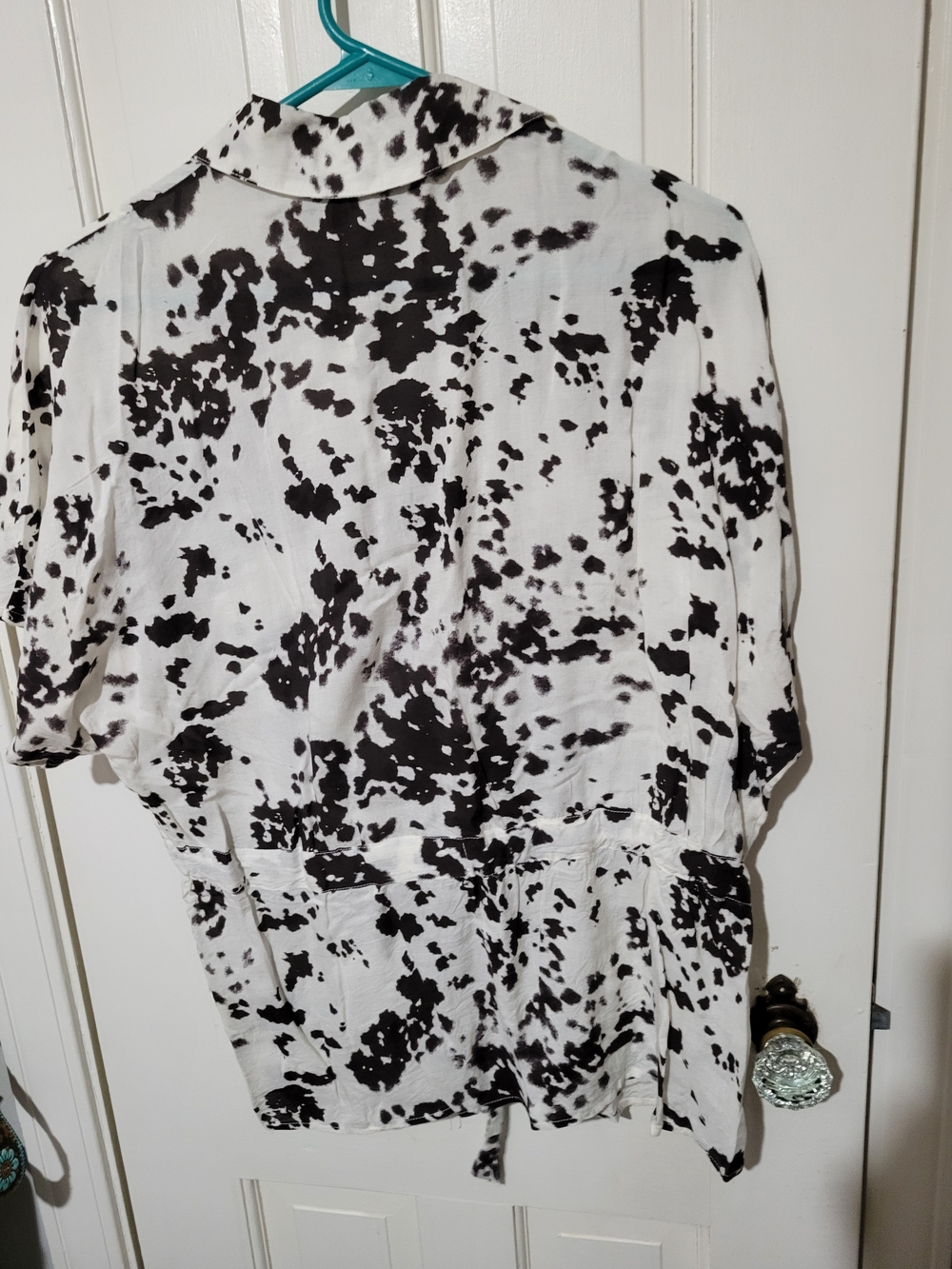 Wrangler Cow Print Short Sleeve Button-Up Shirt - Picture 3 of 4